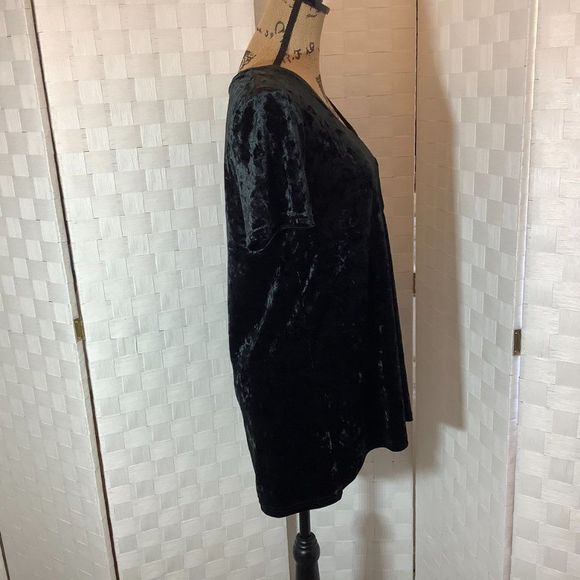 Spring & mercer velvet tee size medium - Picture 7 of 7